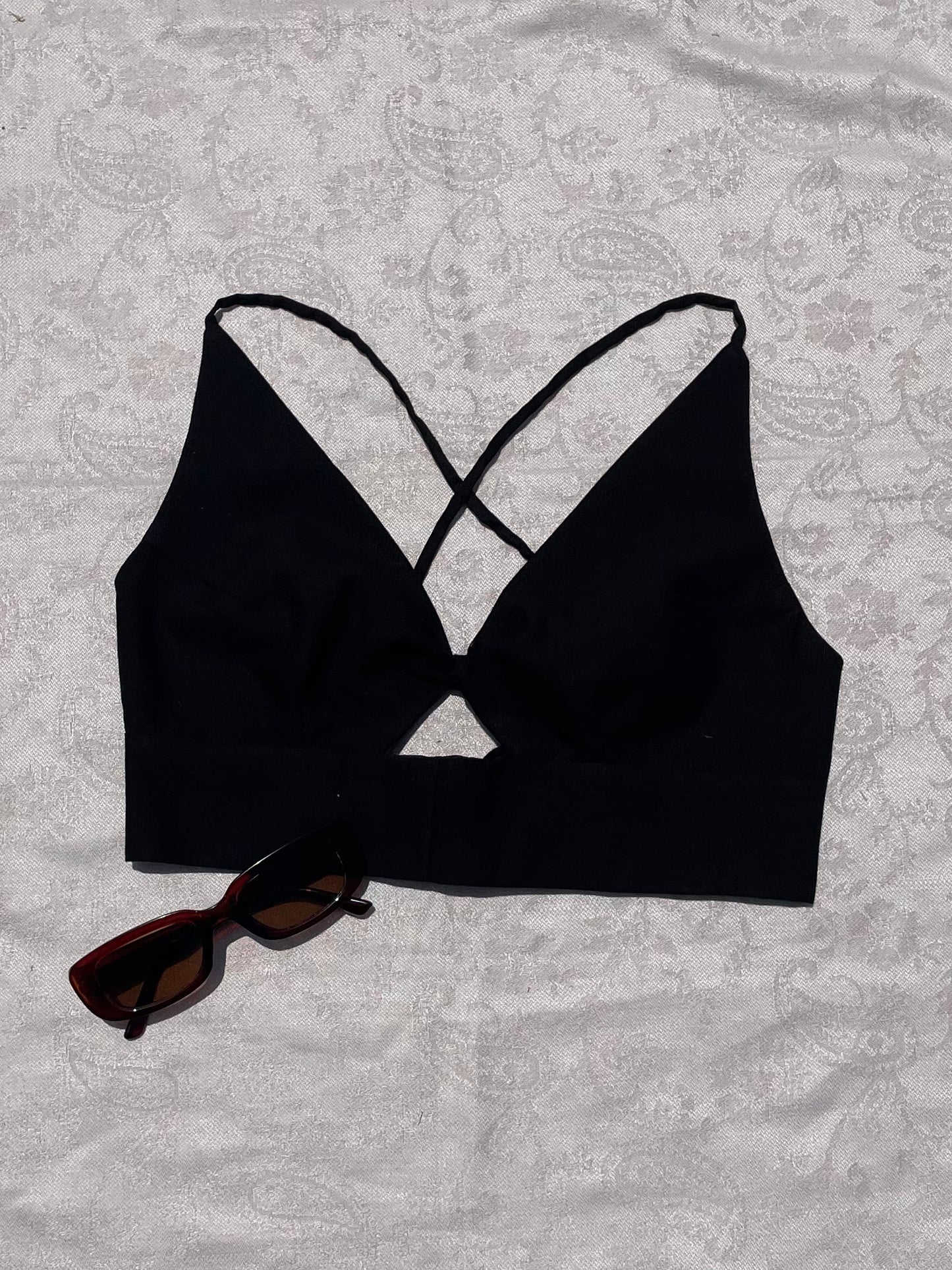 Bella: Solid Black