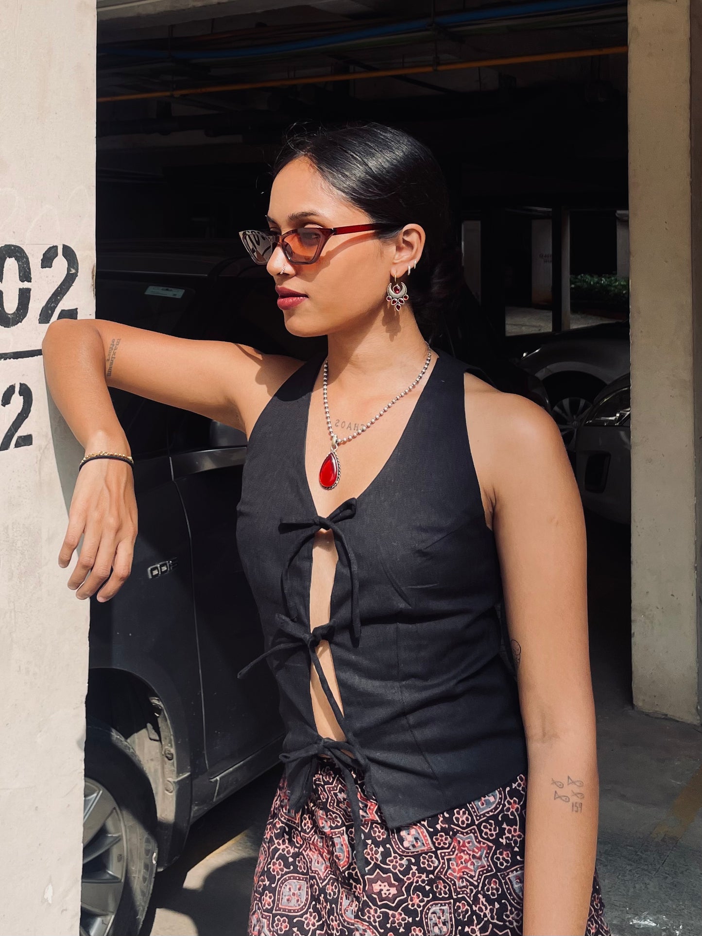 Kaira: Solid Black