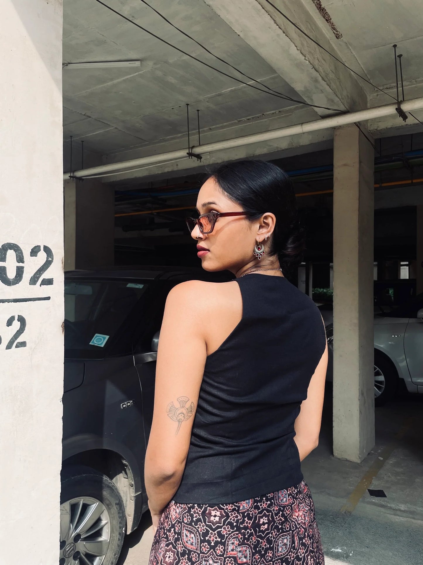Kaira: Solid Black
