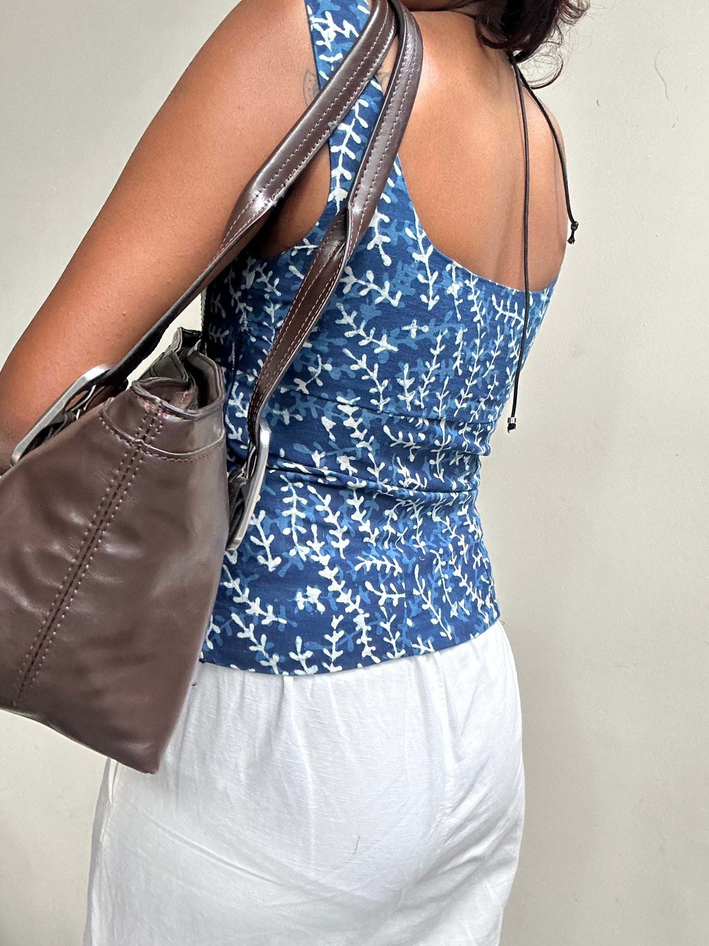 Gul: Indigo leaf Batik
