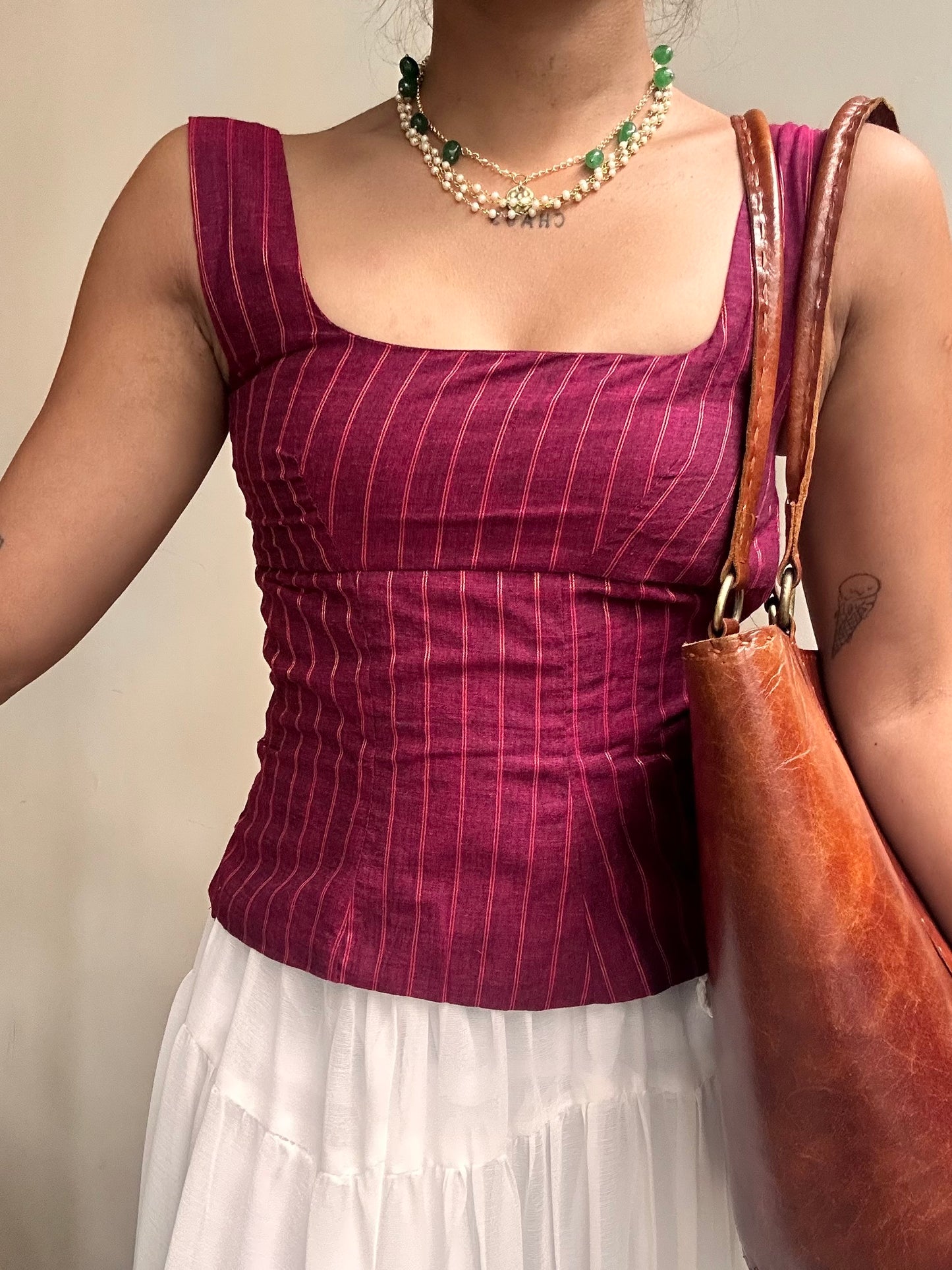 Gul: Magenta with Gold Stripes