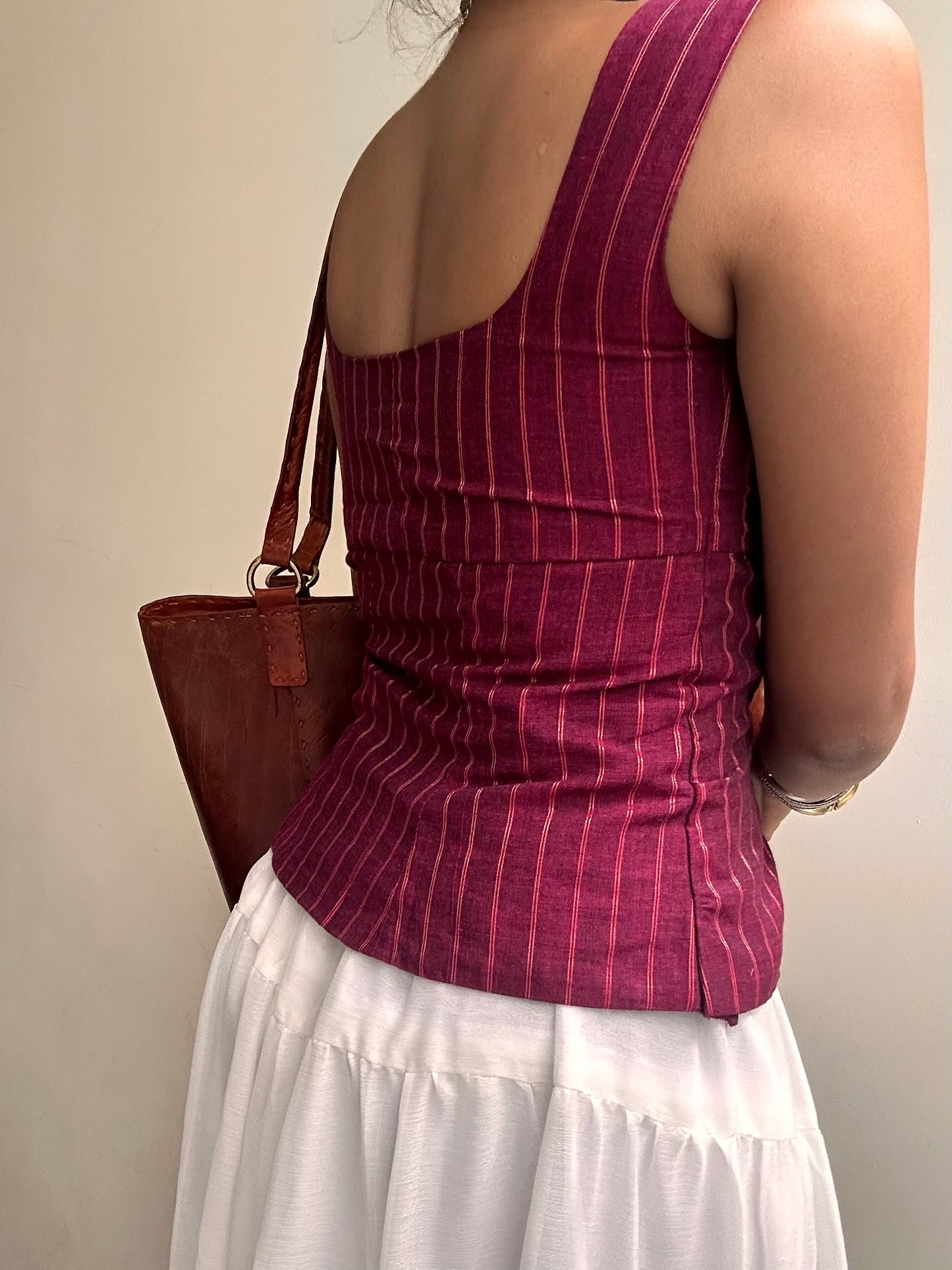 Gul: Magenta with Gold Stripes