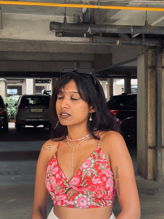 Bella: Red Sanganeri