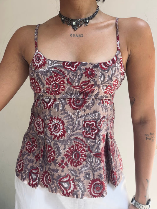 Delicia: Nude w Red Sanganeri