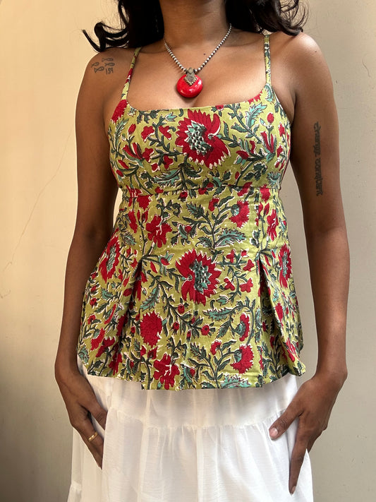 Delicia: Green & Red Sanganeri