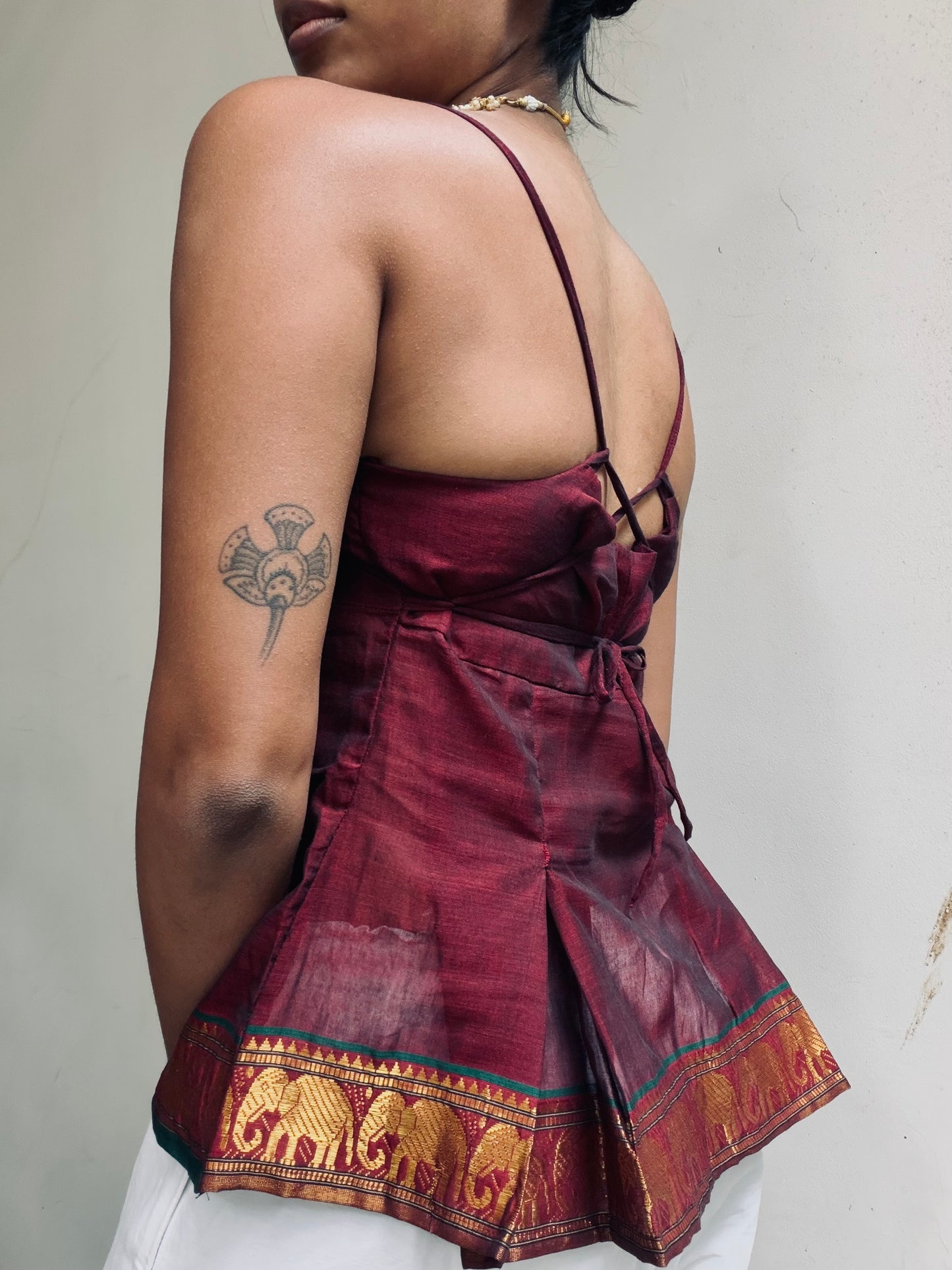 Delicia: Maroon with Teal Border