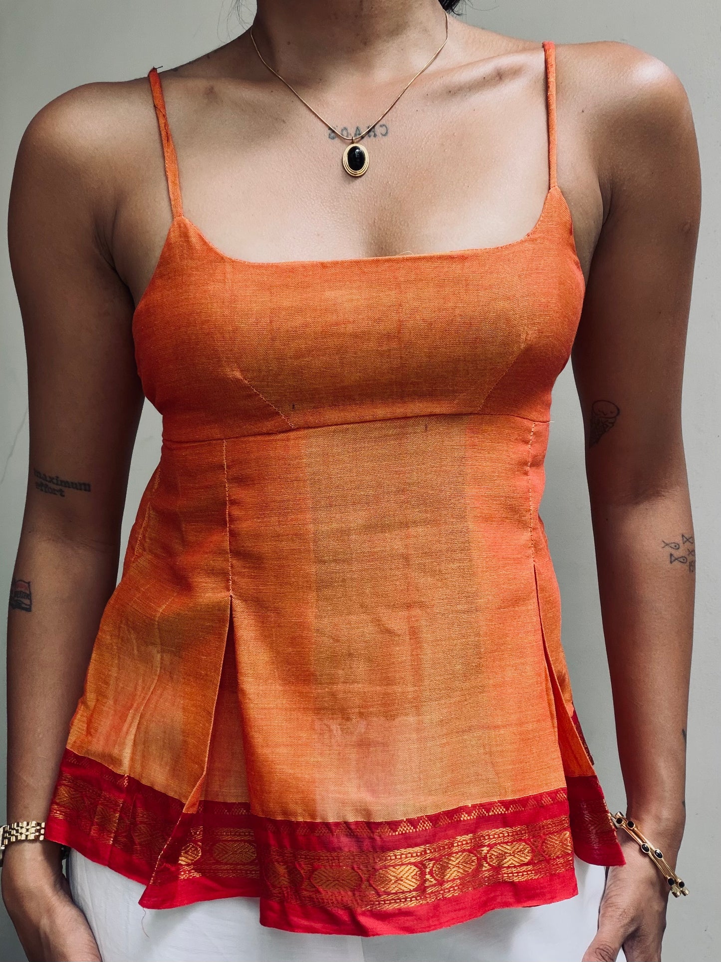 Delicia: Orange with Red Border