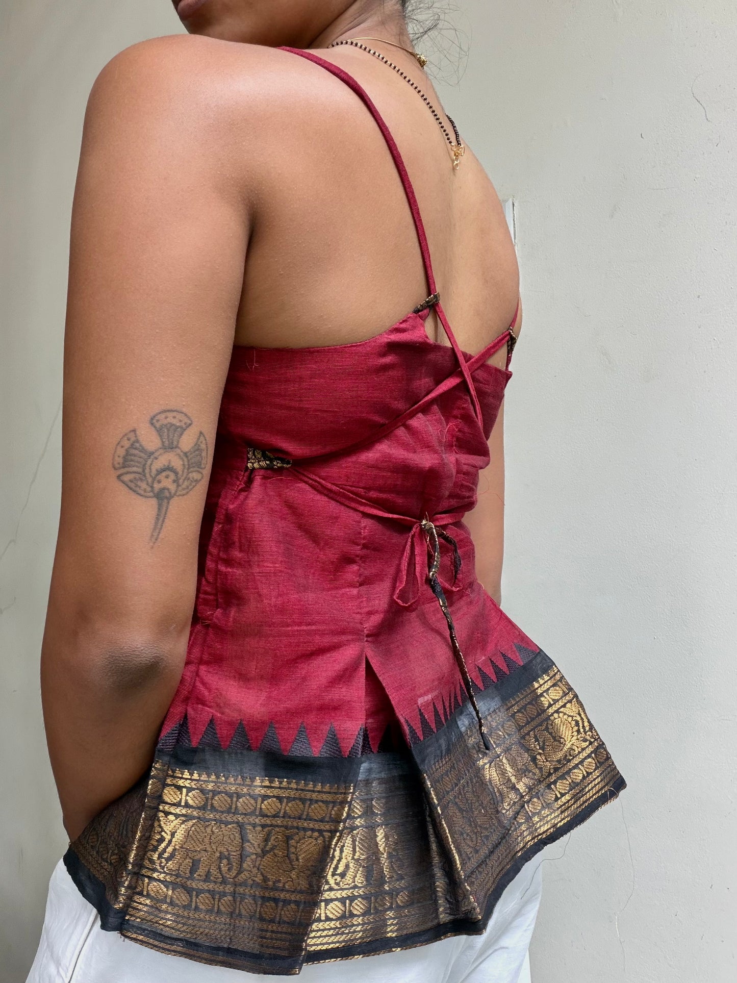 Delicia: Red with Black Border