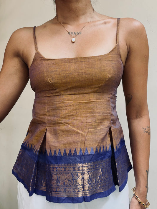 Delicia: Dessert Brown with Blue Border