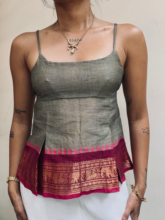 Delicia: Grey with pink border