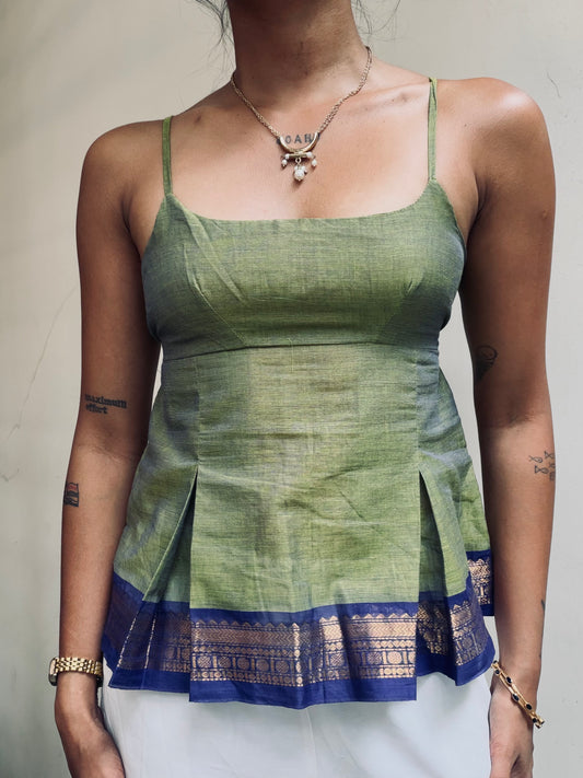 Delicia: Light green with blue border