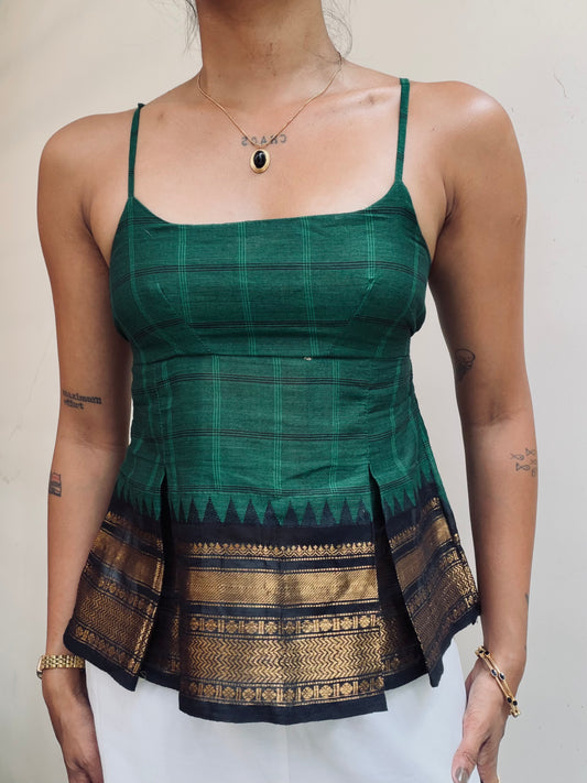 Delicia: Dark green with black border
